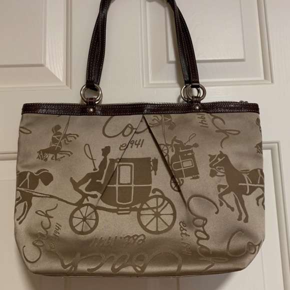 Coach Bag Horse and Carriage - Picture 2 of 5